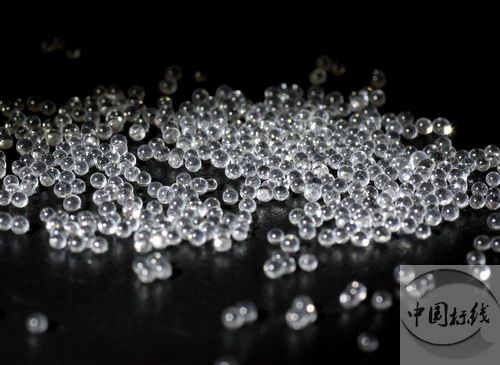 澳澜玻璃微珠厂家生产线上不同粒径玻璃微珠实拍